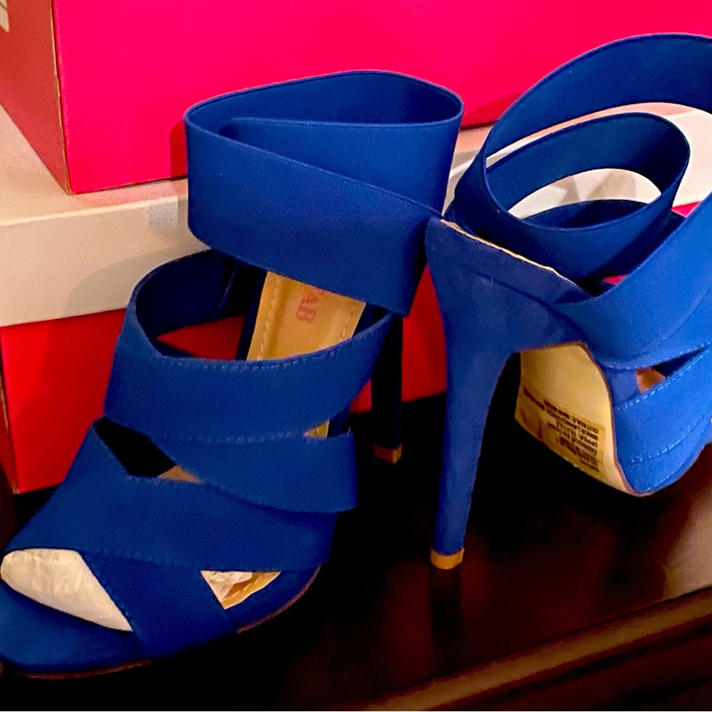 Just Fab NWOT strappy cobalt blue gorgeous size 6